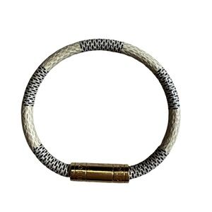 LOUIS VUITTON WHITE AND BLUE DISCONTINUED “KEEP IT” BRACELET IN DAMIER AZUR